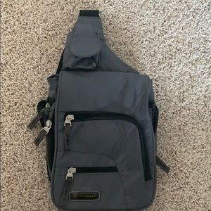 SWISSGEAR small Crossbody Pack w/adjustable strap
